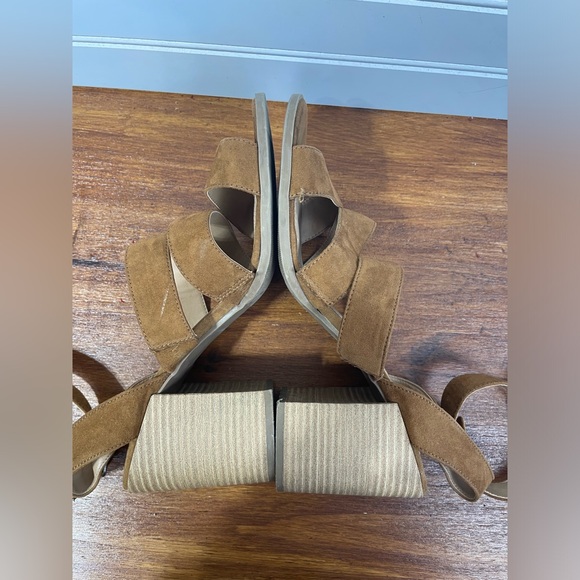 Universal Thread Target Brown Suede Strap Block Heels With Buckle 10 Women’s GUC - Picture 4 of 10